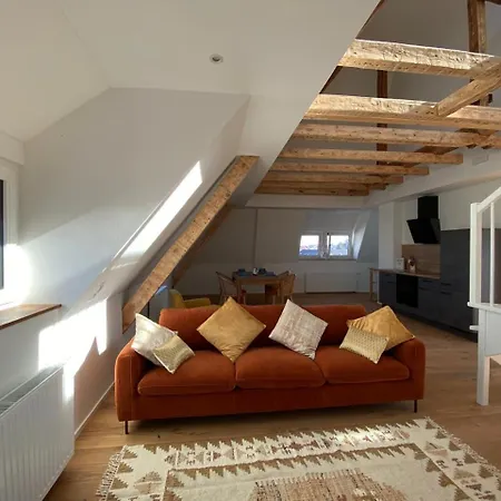 Moderne Maisonette Mit Terrasse *